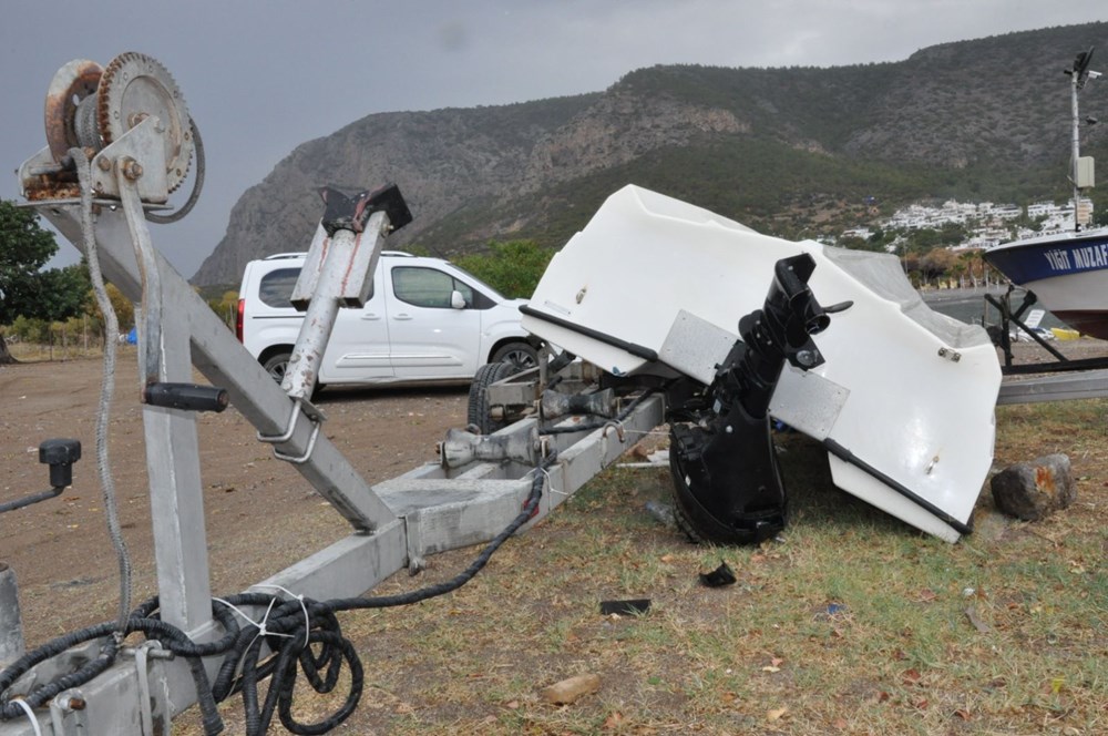 Mersin'de fırtına: Tekneler battı, çatılar uçtu - 5