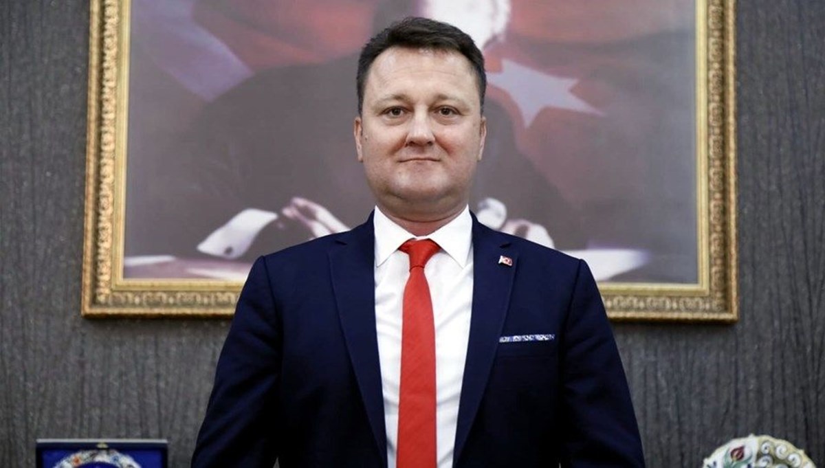 SON DAKİKA HABERİ: Menemen Belediye Başkanı Serdar Aksoy görevden uzaklaştırıldı