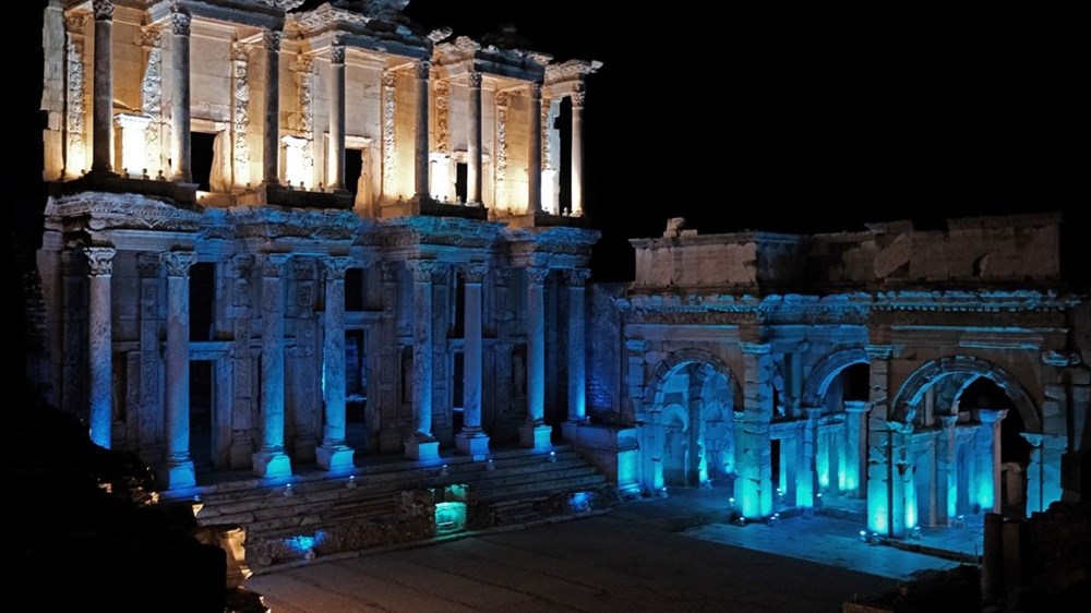 Kültür varlıkları maviye büründü - 4