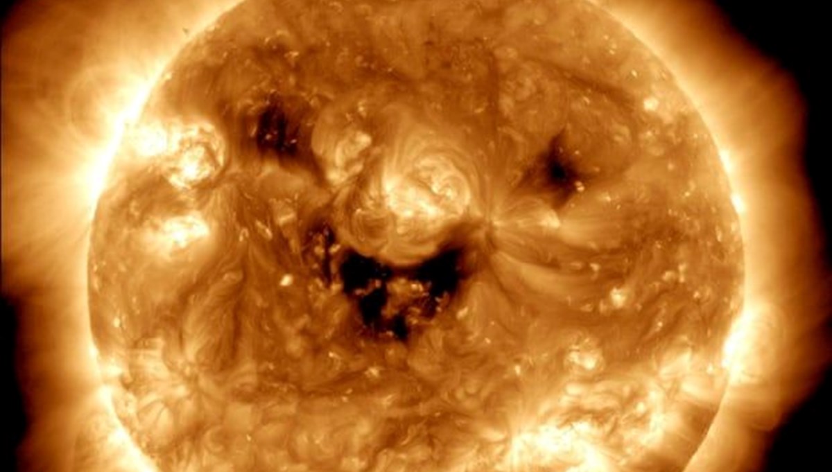 NASA Güneş'in sıra dışı bir fotoğrafını paylaştı: Gülüşüne aldanmayın