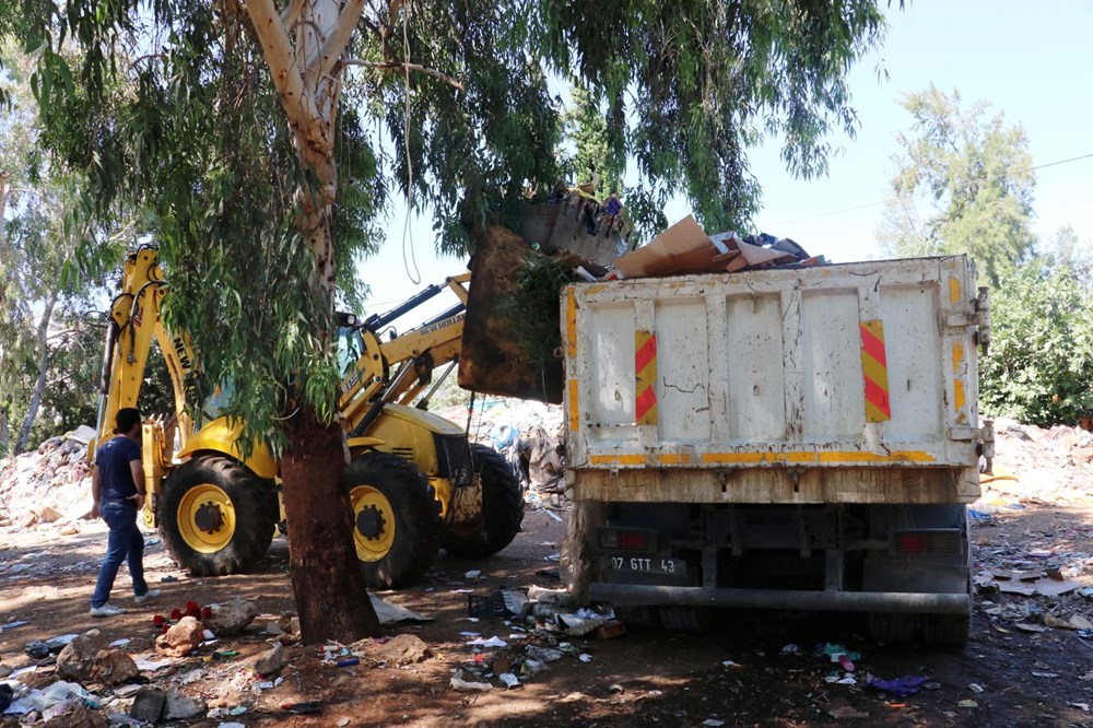 Antalya'da polis ve zabıtadan geri dönüşüm depolarına baskın - 1