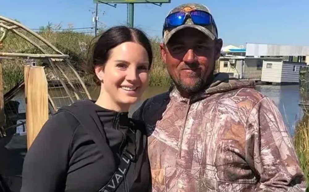 Lana Del Rey ilk kez paylaştı: Düğün gününden mutluluk pozu - 2