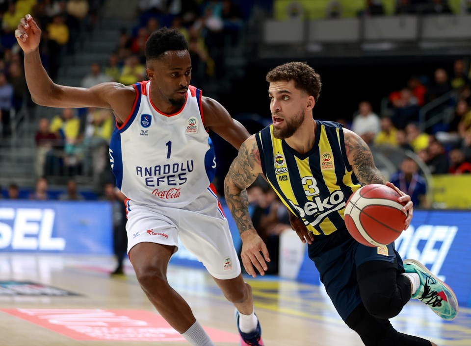 SON DAKİKA: Potada nefes kesen derbi: Fenerbahçe Beko, Anadolu Efes'i uzatmalarda devirdi - 1