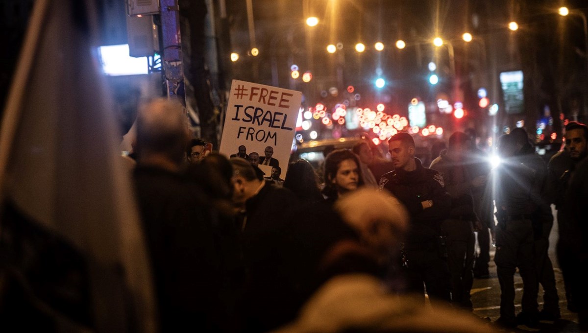 Gazze'deki İsrailli esirlerin yakınları otoyolu kapattı: Gazze'deki İsrailli esirlerin yakınları otoyolu kapattı: