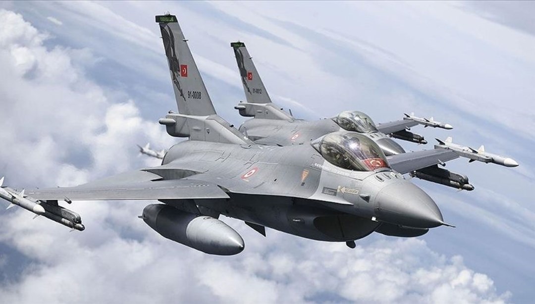 Türk F-16'larına Ege'de Yunan tacizi