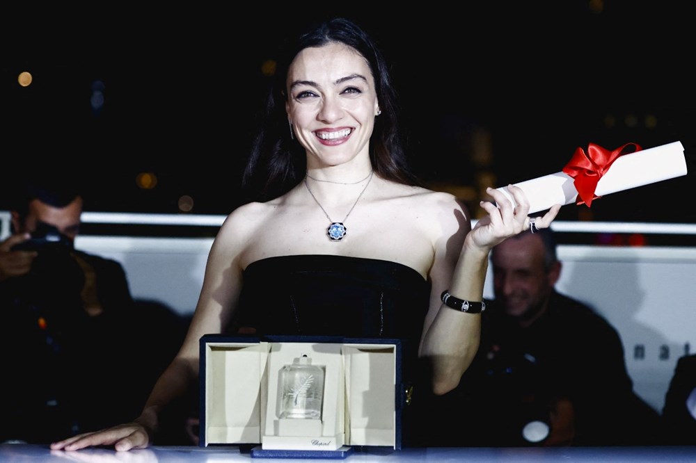 Merve Dizdar Cannes Film Festivali'nde en iyi kadın oyuncu ödülünü aldı - 3