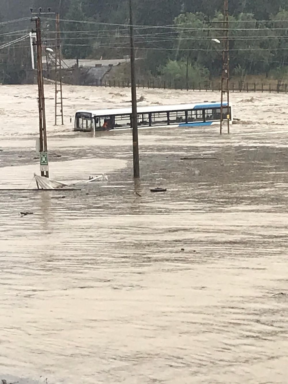 Karadeniz'de şiddetli yağış: Su basan hastane tahliye ediliyor - 17