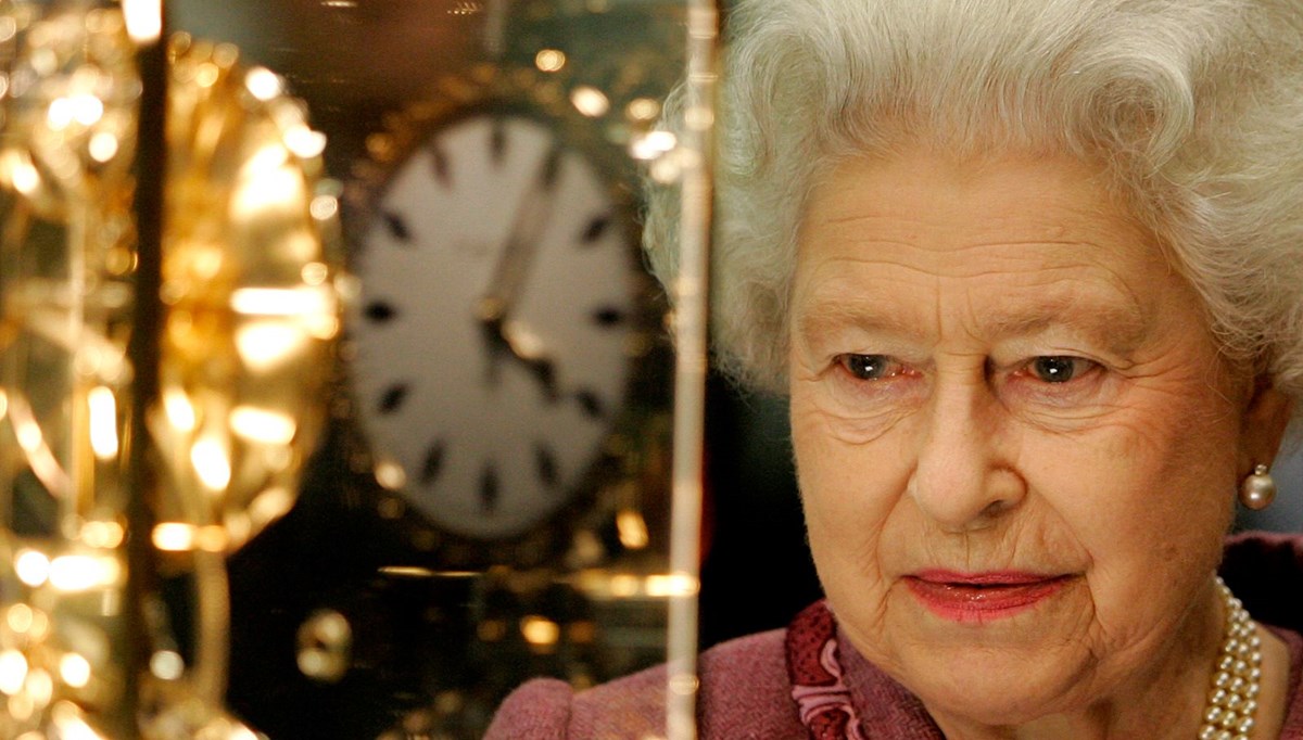 Kraliçe Elizabeth’in saatlerini ayarlamak için ek mesai yapıldı