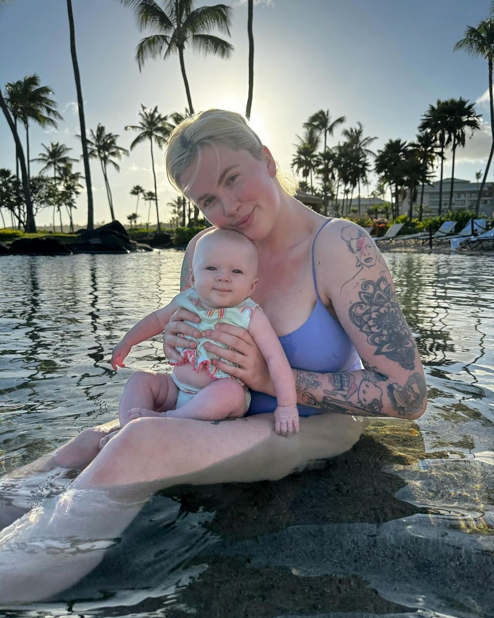 Ireland Baldwin kızının yüzünü ilk kez gösterdi: Dedesi Alec'e benziyor - 5