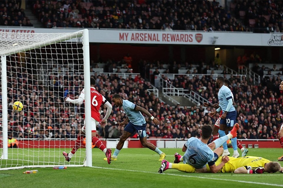 Arsenal-Brentford maçında VAR hatası yapan Lee Mason düdüğünü astı - 1