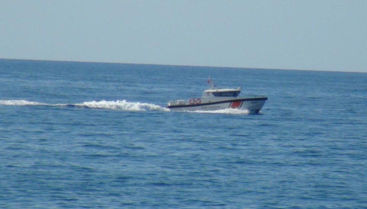 Kastamonu’da batan teknede kaybolan 3 kişiyi arama çalışmaları sürüyor