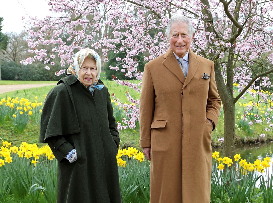 Kraliçe II.Elizabeth ve Prens Charles, Prens Harry'nin eski evinde - 1