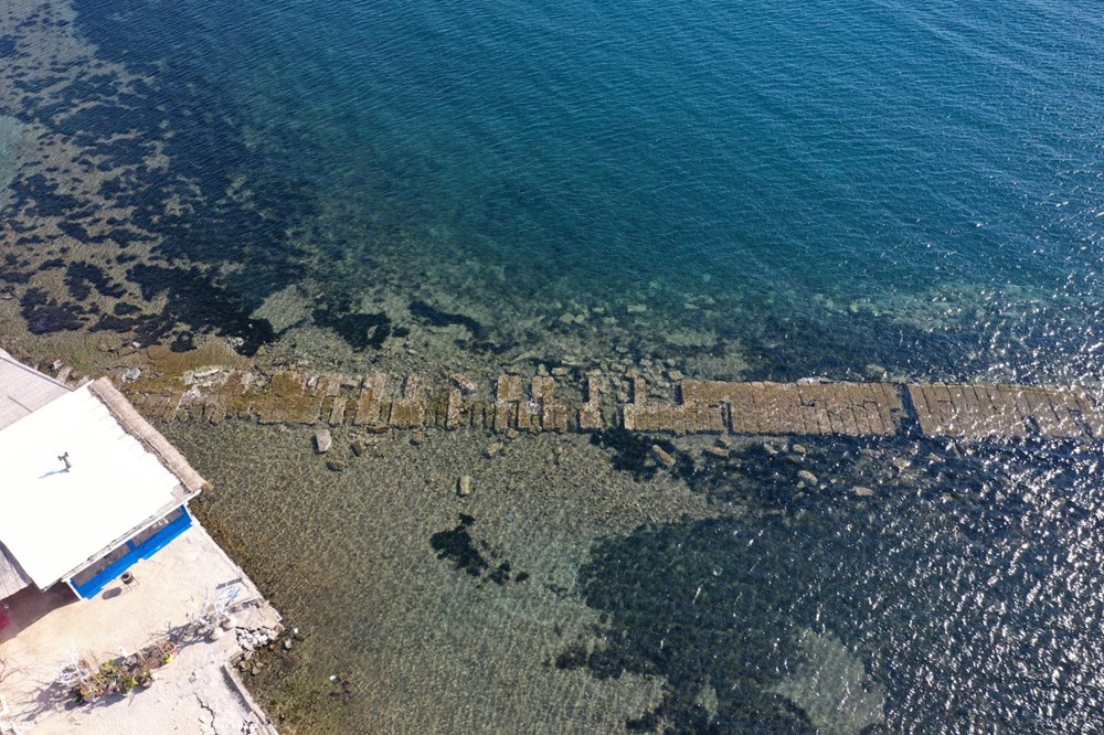 Bodrum'da denizin çekilmesiyle Tavşan Adası'na uzanan tarihi surlar ortaya çıktı - 3