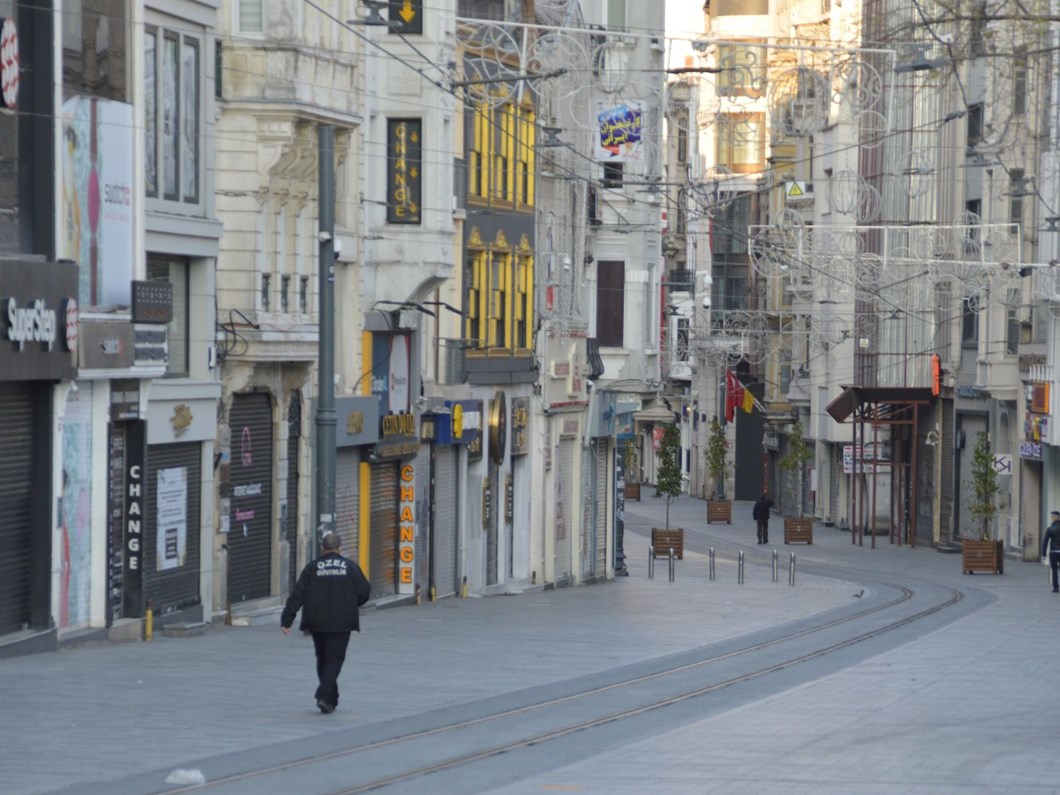 Antalya Manisa Kac Saat