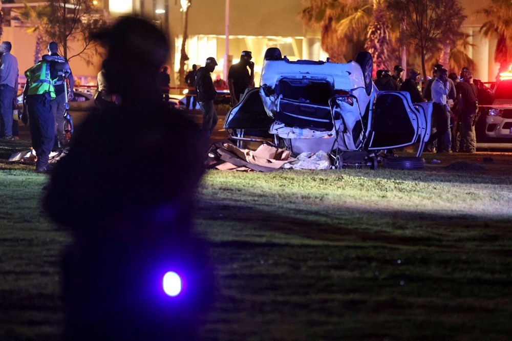 İsrail'de bir araç kalabalığın arasına daldı: 1 turist öldü, 6 kişi yaralandı - 8