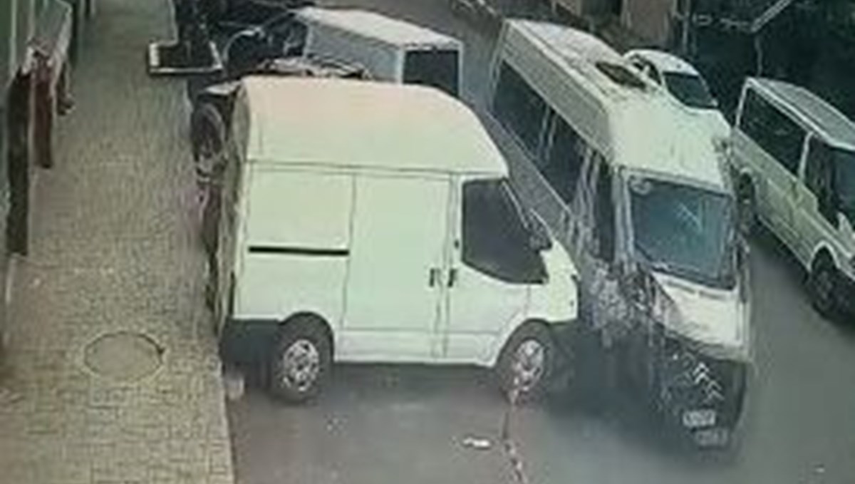 Park halindeki 8 araca çarptı Park halindeki 8 araca çarptı