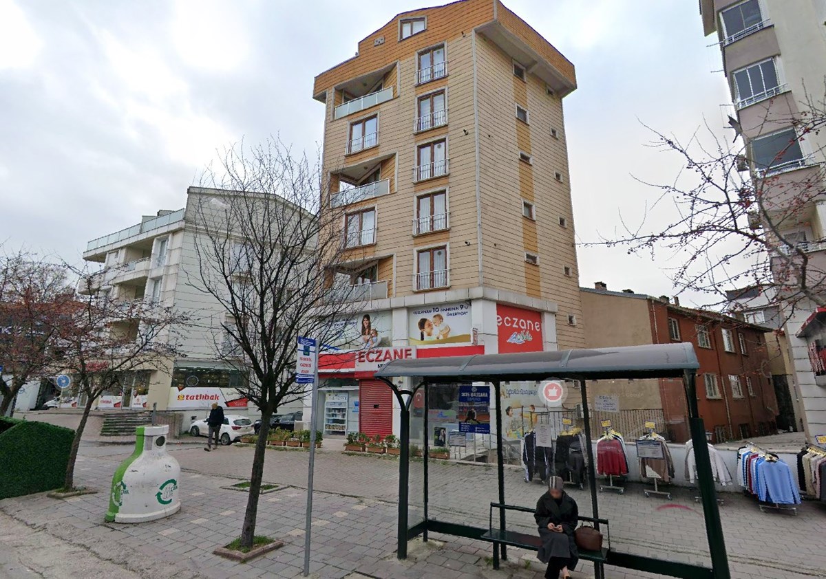 Binanın yıkılmadan önceki hali (Kaynak: Google Maps) Binanın yıkılmadan önceki hali (Kaynak: Google Maps)