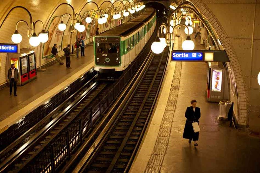 Метрополитены франции. Метро Парижа. Станции метро Парижа. Станции метро во Франции. Метро Франции Париж.
