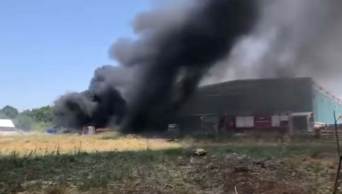 Çanakkale'de fabrika yangını Çanakkale'de fabrika yangını