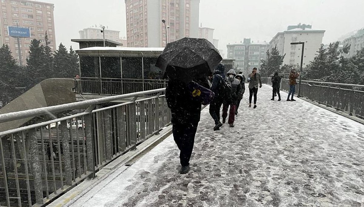 İstanbul'da etkili olması beklenen kar yağışı başladı