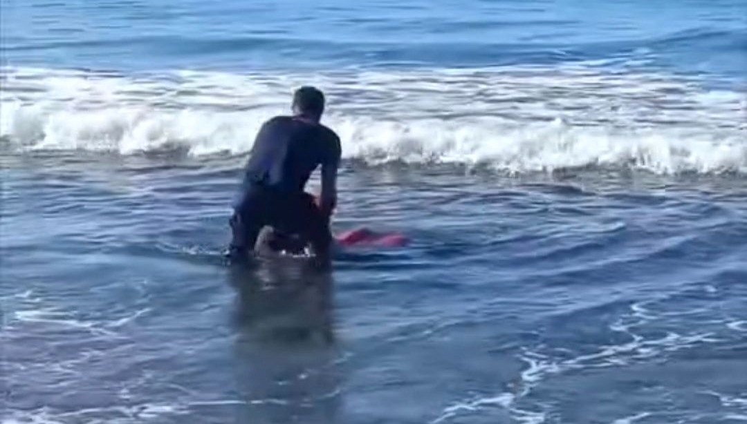 Alkollü kadın boğulma tehlikesi geçirdi