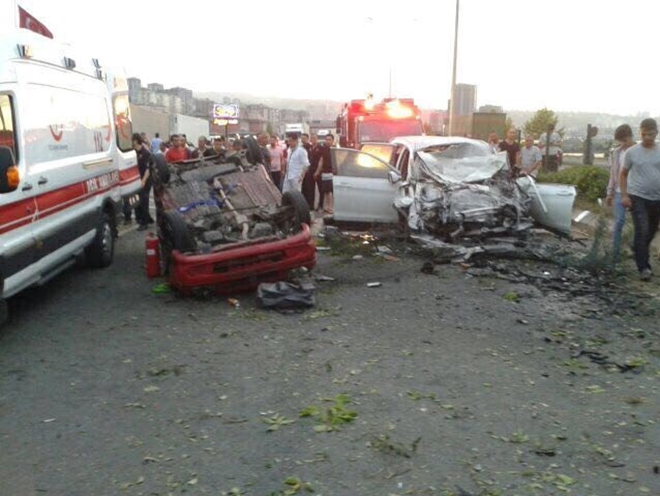 Trabzon'da zincirleme trafik kazası: 3 ölü, 7 yaralı - 1