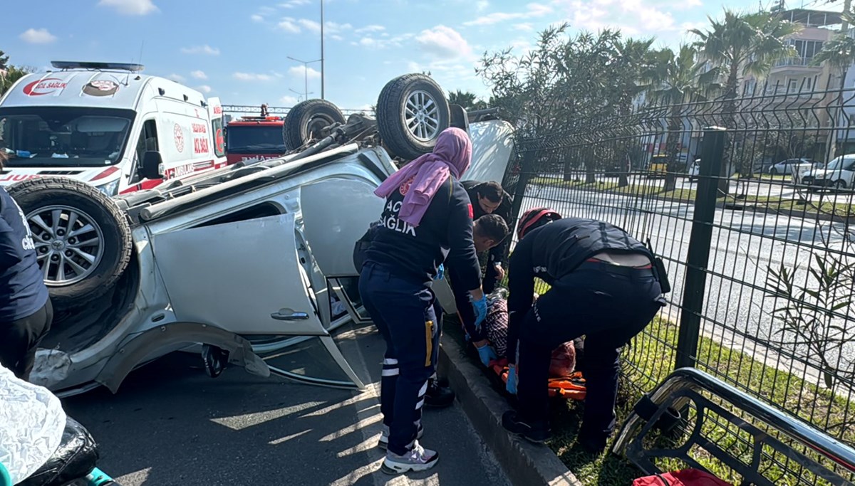 Antalya'da ters dönen otomobilde sıkışan sürücü ekiplerce kurtarıldı