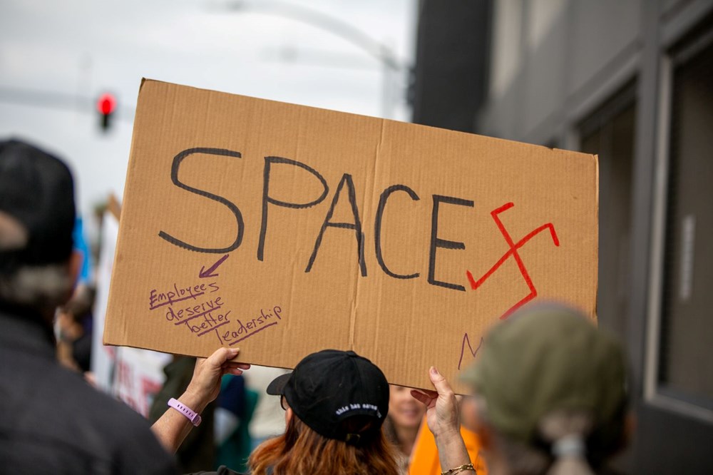 SpaceX ve Tesla önünde Elon Musk protestosu: Trump yönetimindeki rolüne tepki - 12