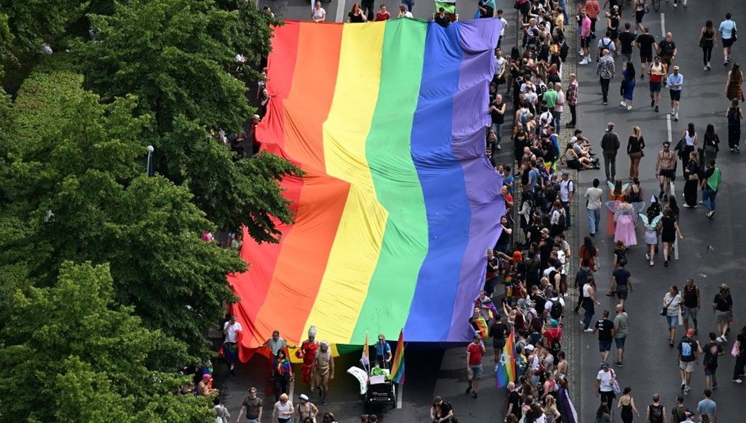 İran, LGBTİ+ gençleri destekleyen Avusturalya büyükelçisini bakanlığa çağırdı