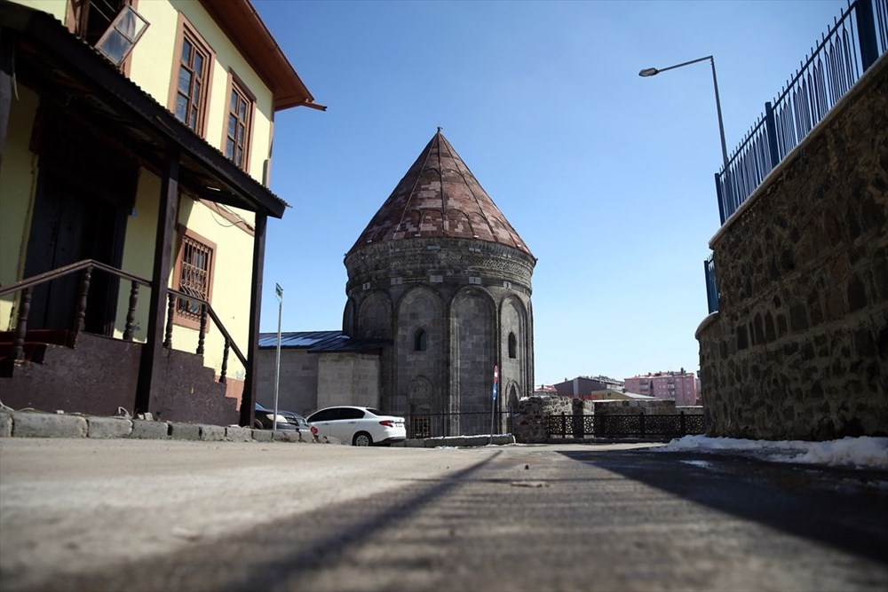 Erzurum yüzlerce yıllık yapılarıyla ziyaretçilerini tarihi yolculuğa çıkarıyor - 10