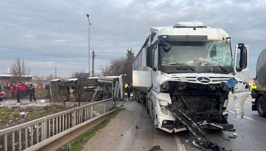 Balıkesir'de öğrenci servisi TIR'la çarpıştı: 5'i ağır 28 yaralı