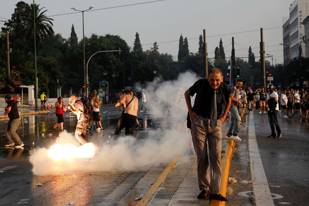 Yunanistan’da aşı karşıtları polisle çatıştı - 5
