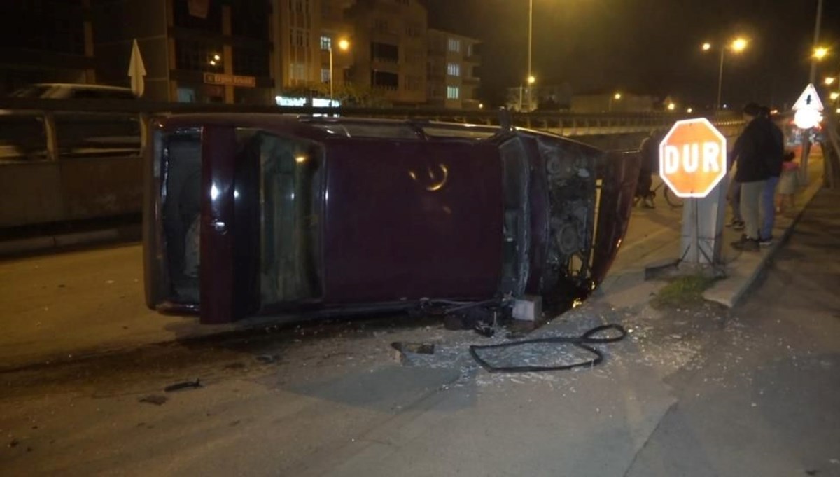 Otomobil yan yola uçtu: Sürücü kayıplara karıştı Otomobil yan yola uçtu: Sürücü kayıplara karıştı