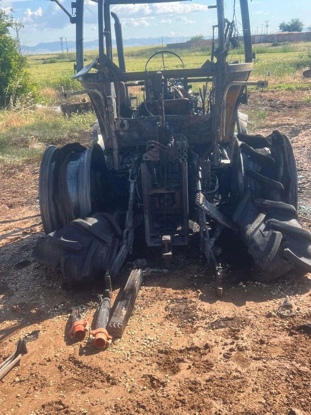Mardin'de traktör ve trafoları ateşe verdiler - 11