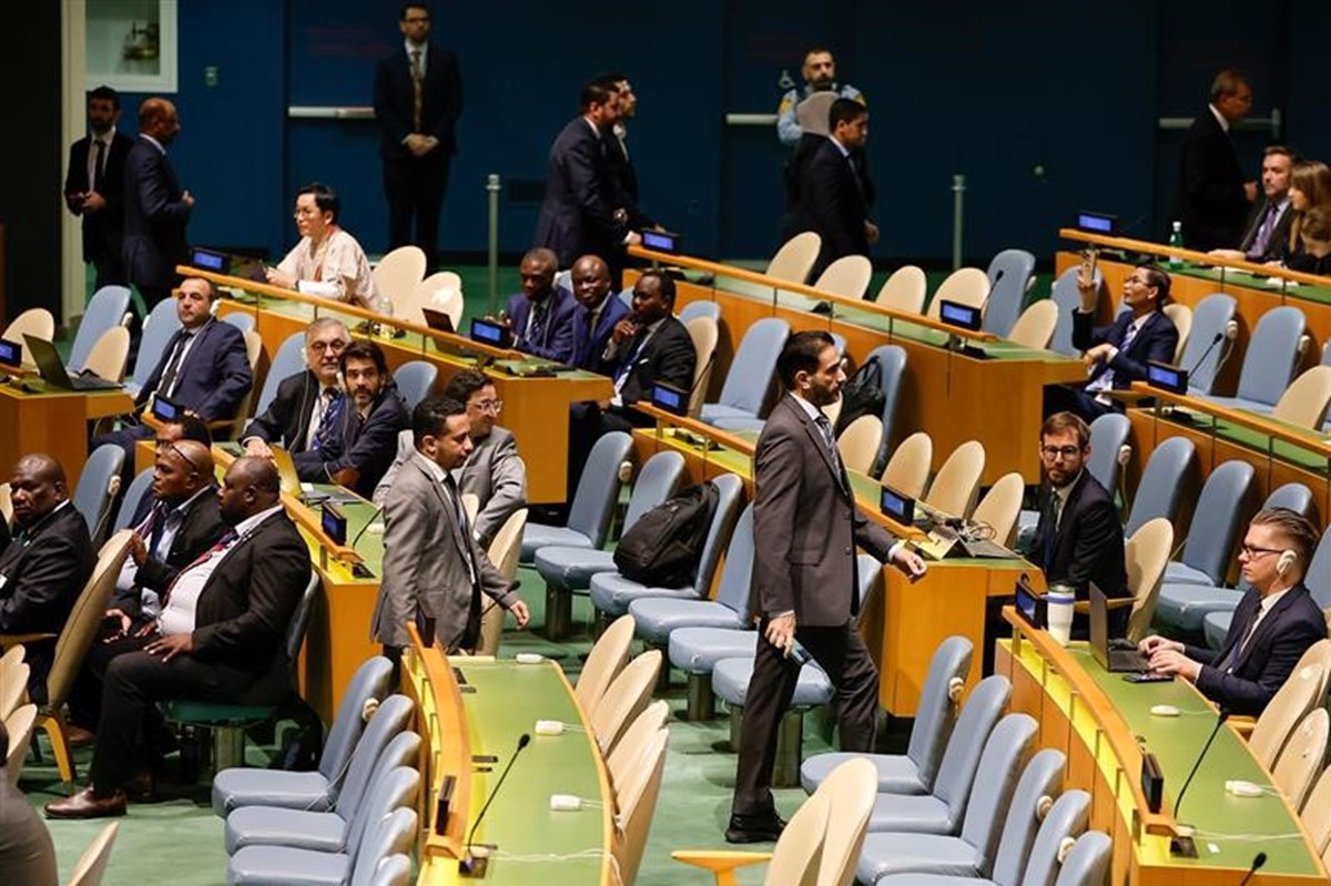 Ülke temsilciler salonu böyle terk etti.