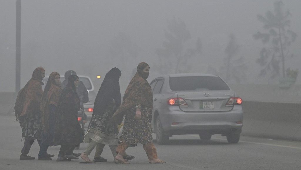 Pakistan sise teslim: Görüş mesafesi 50 metrenin altına düştü