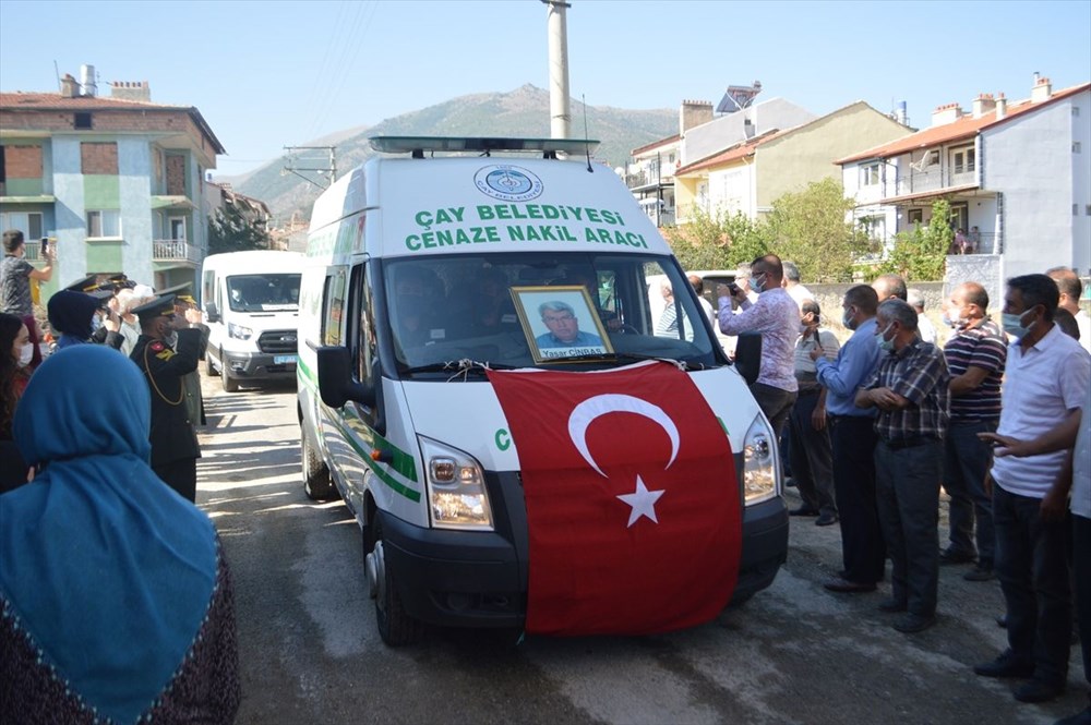 Manavgat'taki yangında ölen orman işçisi babasını cübbesiyle uğurladı - 12