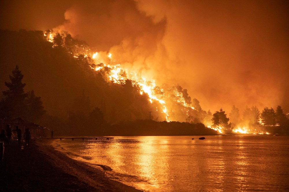 Yunanistan'da orman yangınlarıyla mücadele: Evia adasında onlarca ev ve iş yeri kül oldu - 16