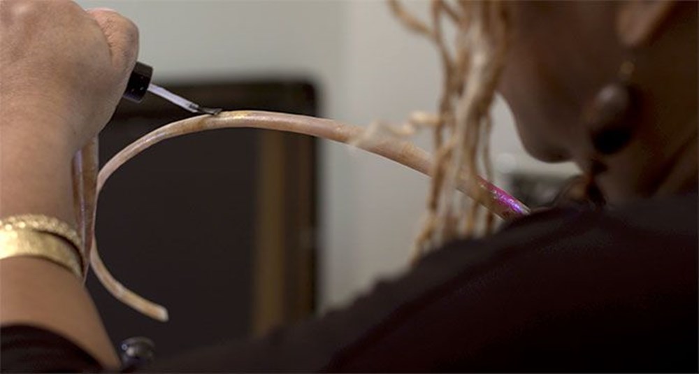7 meters 33 centimeters: The person with the longest nails in the world cut their nails after 30 years - 7