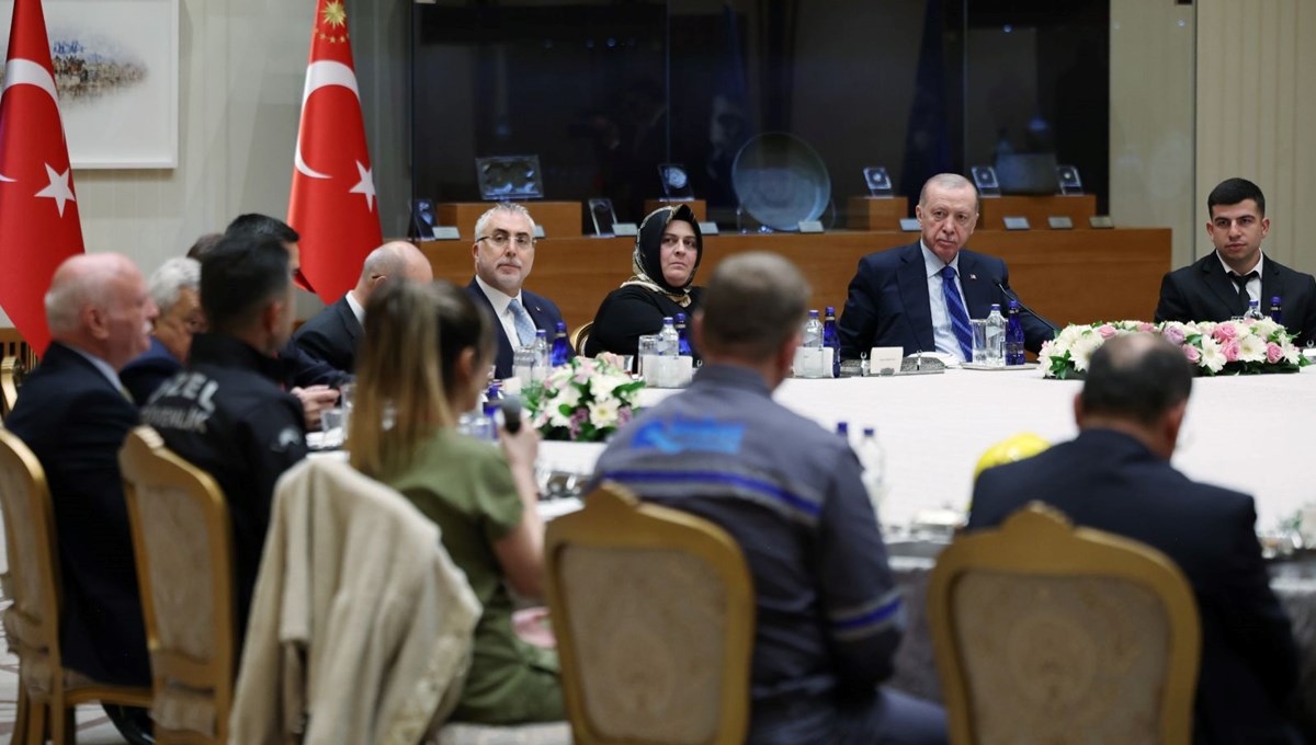 Erdoğan, işçi-işveren kesimi görüştü Erdoğan, işçi-işveren kesimi görüştü