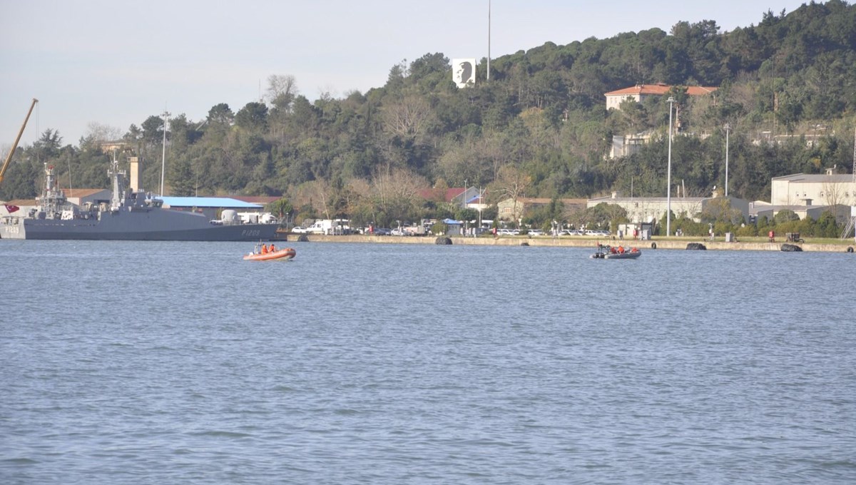TCG Akın, kayıp denizciler için Ereğli'de TCG Akın, kayıp denizciler için Ereğli'de