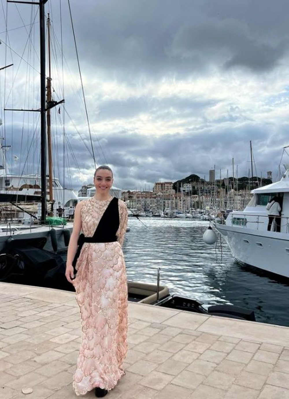 Merve Dizdar'dan Cannes Film Festivali elbisesi eleştirilerine yanıt - 2