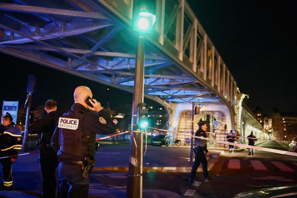 SON DAKİKA HABERİ: Paris'te bıçaklı saldırı: 1 ölü, 2 yaralı - 1
