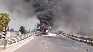Antalya'da TIR alev alev yandı