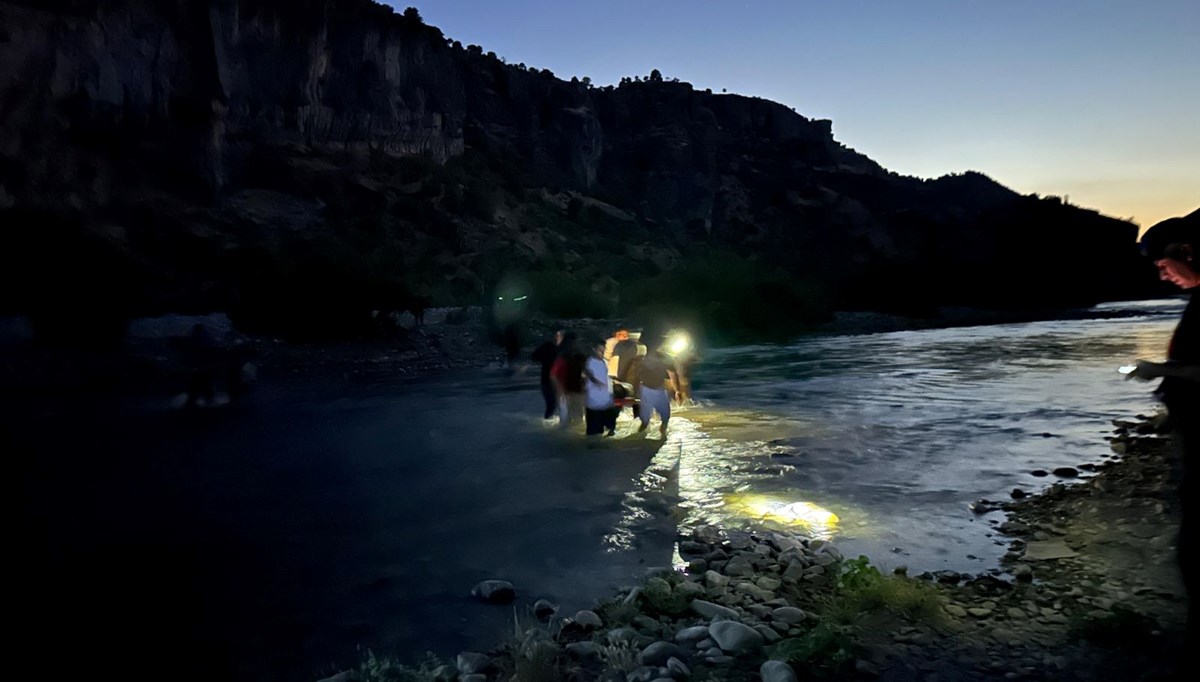 Serinlemek için çaya giren genç boğuldu