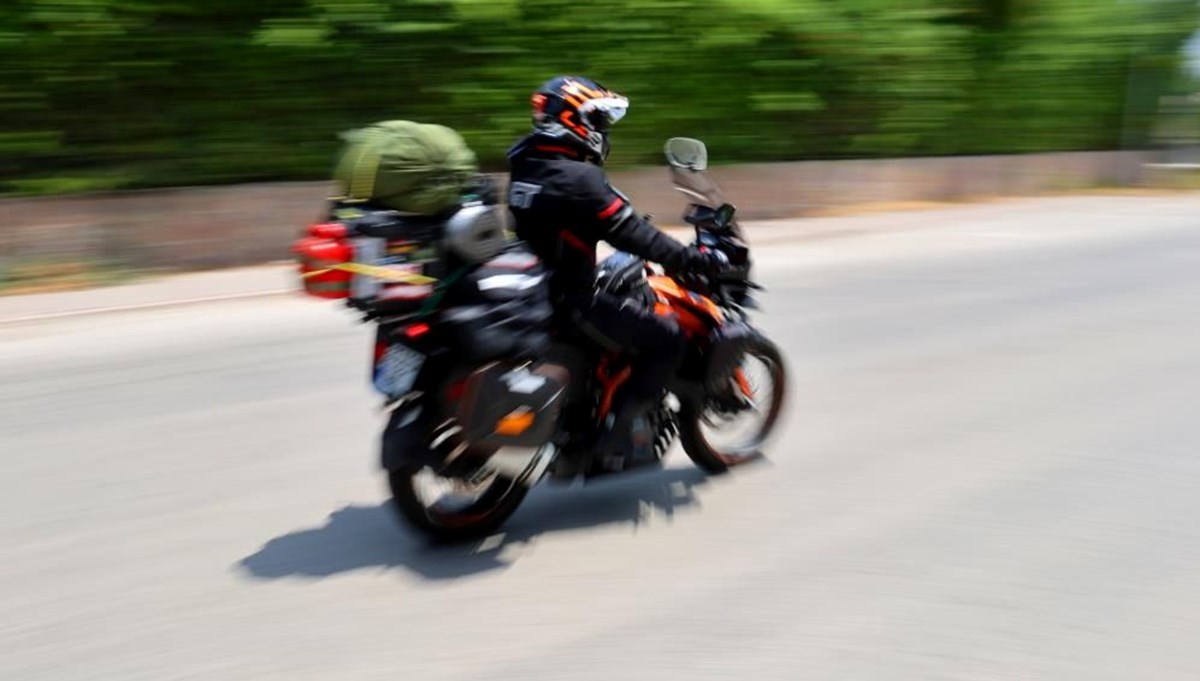 Adana’dan motosikletiyle kuzey kutup dairesine doğru yola çıktı: 45 gün sürecek yolculuk başladı Adana’dan motosikletiyle kuzey kutup dairesine doğru yola çıktı: 45 gün sürecek yolculuk başladı