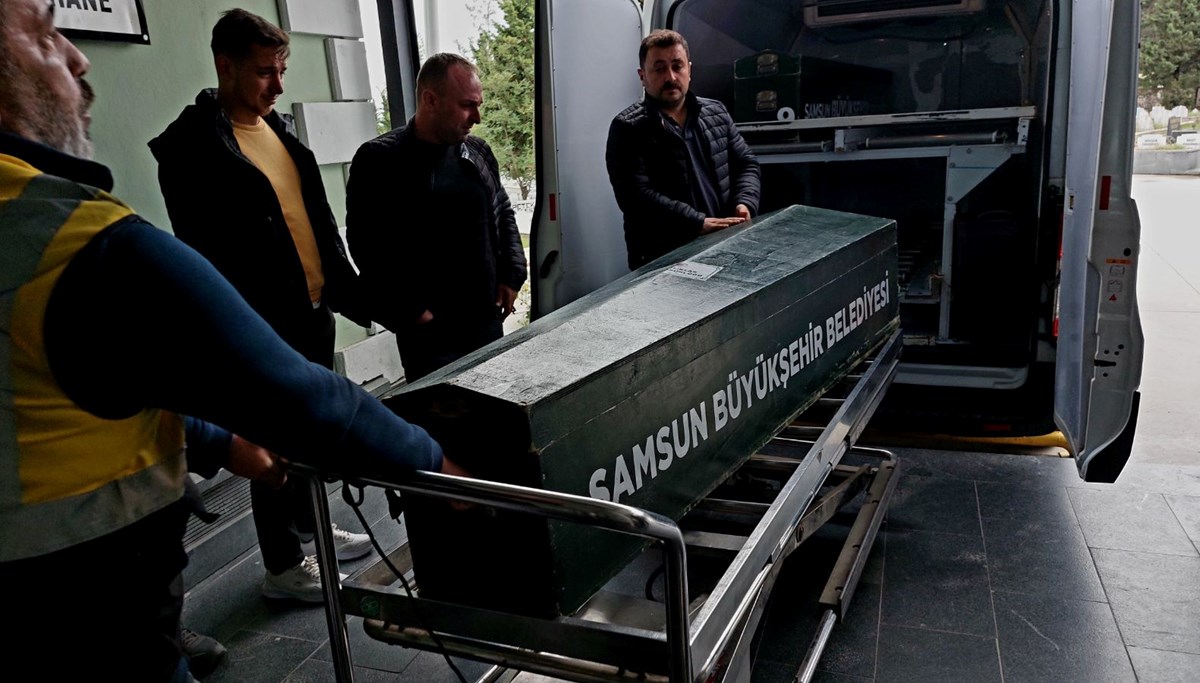 Samsun'da acı olay! Nefes borusuna fıstık kaçan çocuk kurtarılamadı Samsun'da acı olay! Nefes borusuna fıstık kaçan çocuk kurtarılamadı