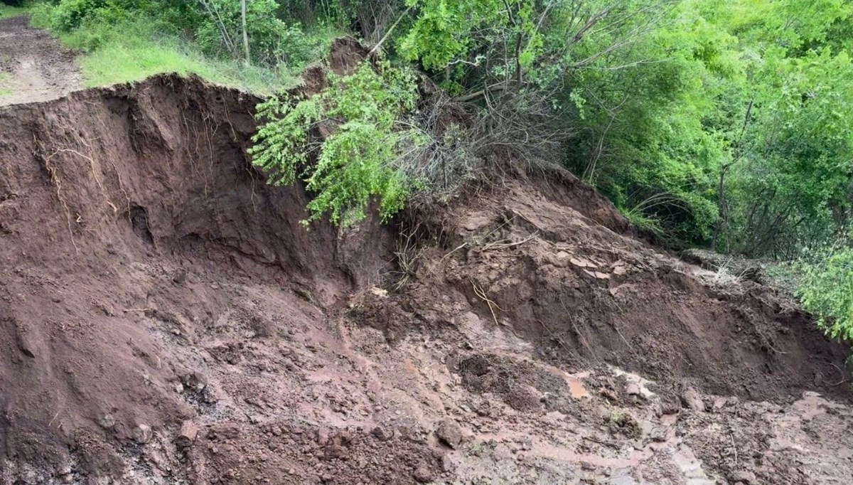 100 dönüm tarım arazisi heyelandan zarar gördü