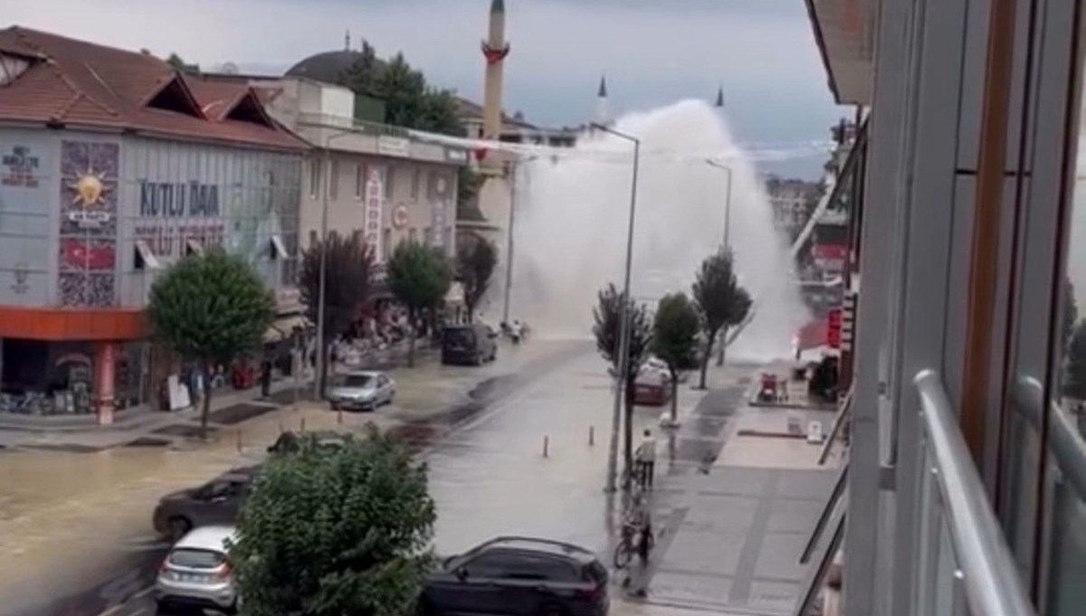 İçme suyu borusu patladı