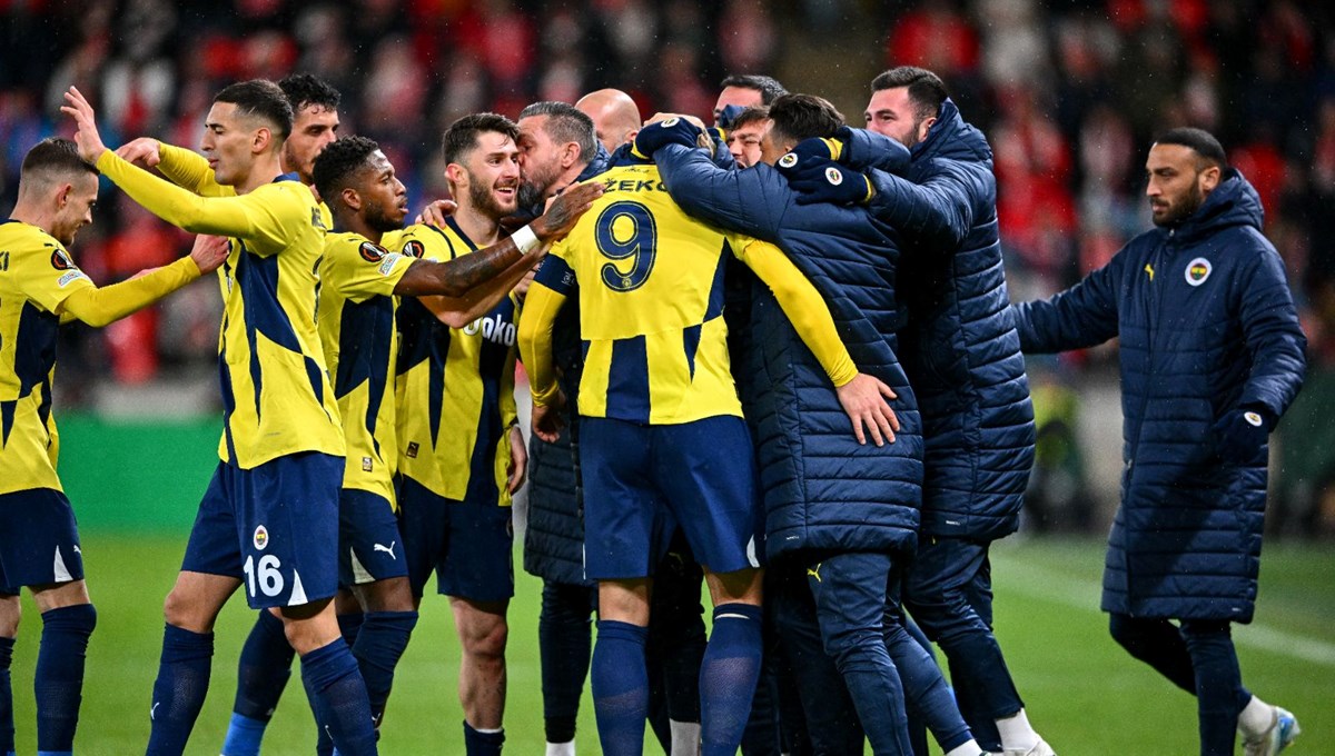 Galatasaray yara aldı, Fenerbahçe hisseleri hareketlendi